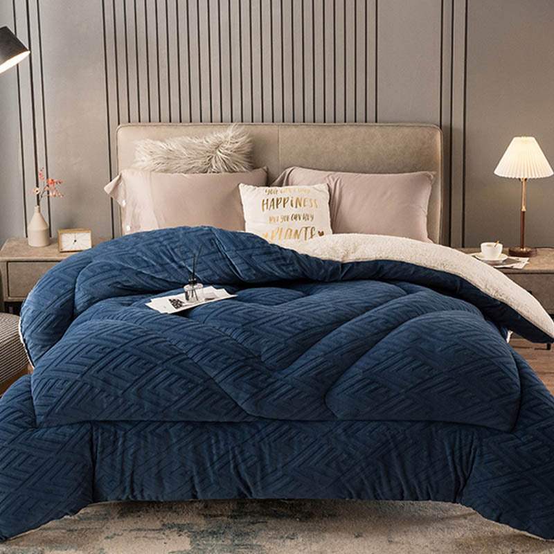 Gruby i ciężki koc zimowy z podszyciem sherpa – miękka i puszysta narzuta na zimę