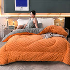 Gruby i ciężki koc zimowy z podszyciem sherpa – miękka i puszysta narzuta na zimę