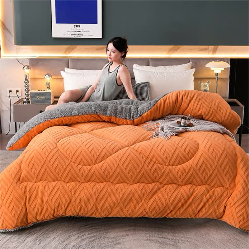 Gruby i ciężki koc zimowy z podszyciem sherpa – miękka i puszysta narzuta na zimę