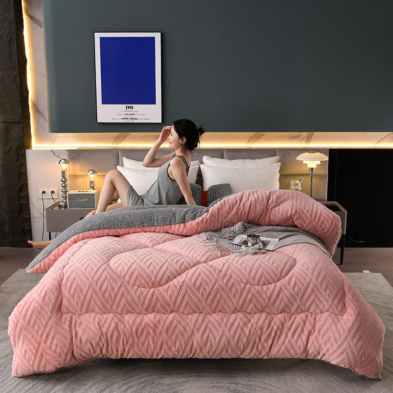 Gruby i ciężki koc zimowy z podszyciem sherpa – miękka i puszysta narzuta na zimę