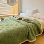 Miękki koc sherpa z fakturą szachownicy