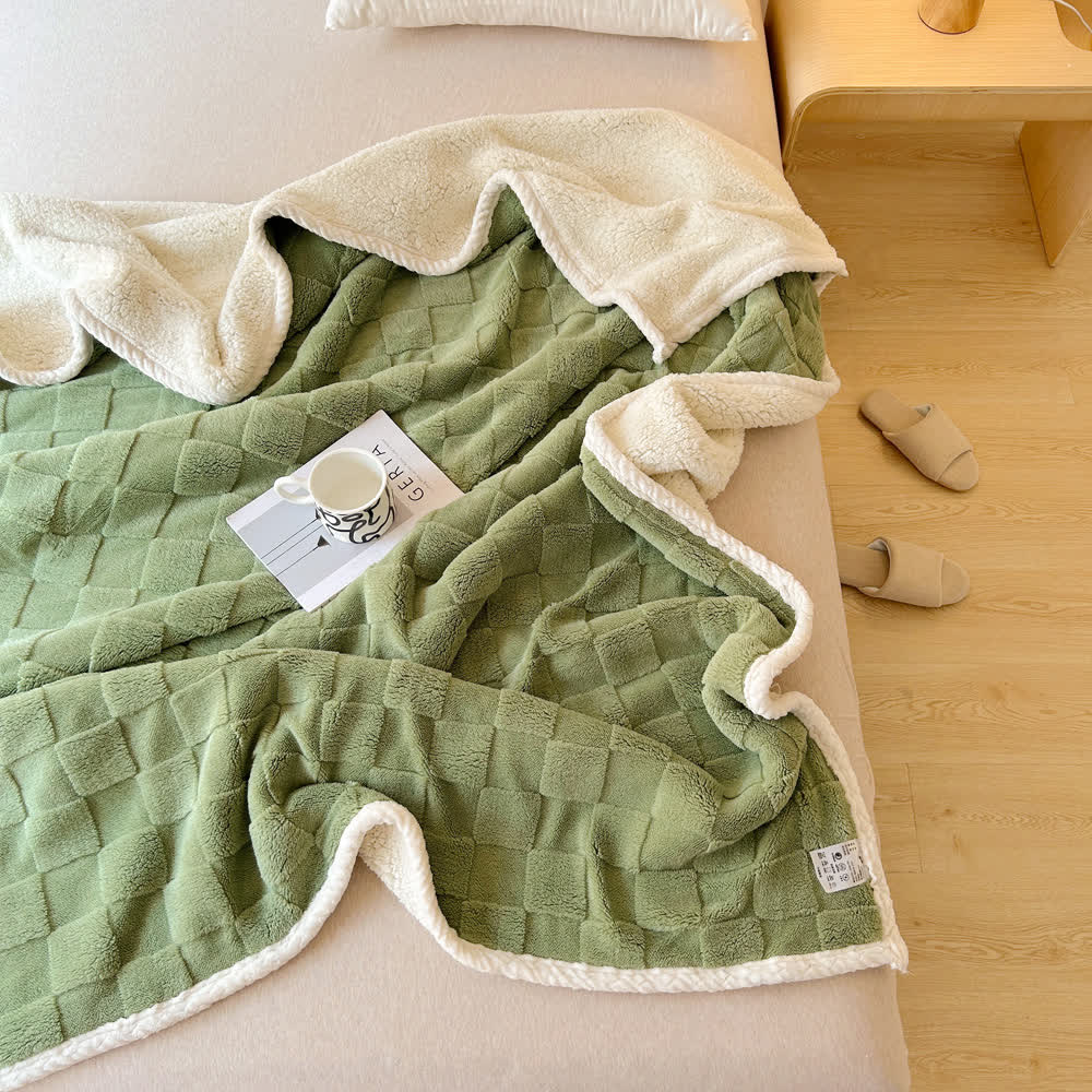 Miękki koc sherpa z fakturą szachownicy