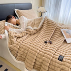 Miękki koc polarowy w kratę do użytku całorocznego