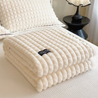 Miękki koc polarowy w kratę do użytku całorocznego