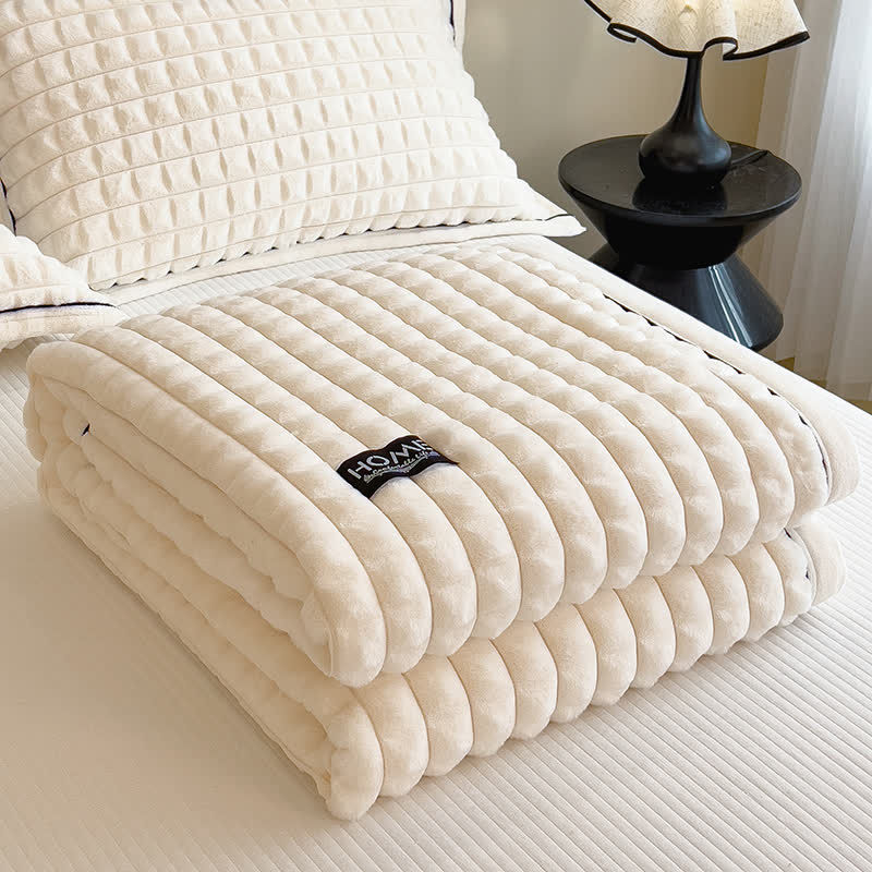 Miękki koc polarowy w kratę do użytku całorocznego