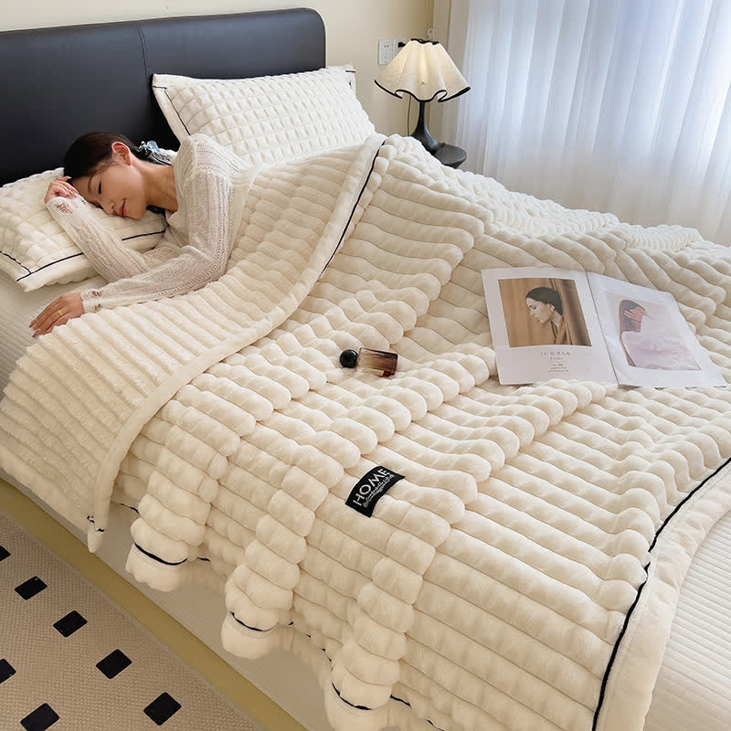 Miękki koc polarowy w kratę do użytku całorocznego