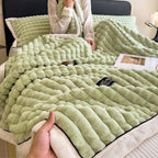 Miękki koc polarowy w kratę do użytku całorocznego