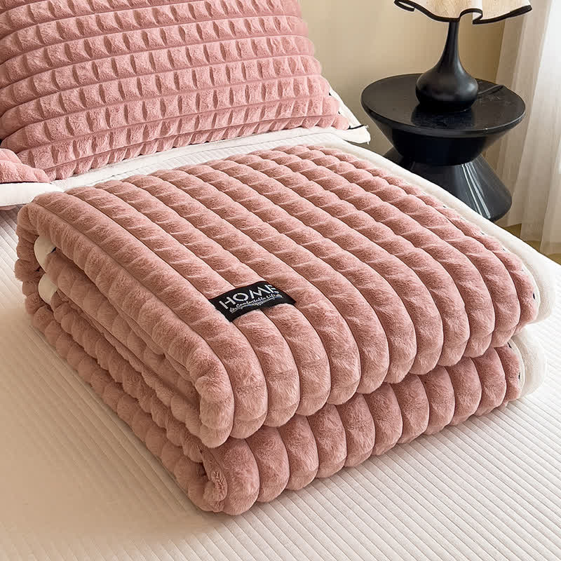 Miękki koc polarowy w kratę do użytku całorocznego