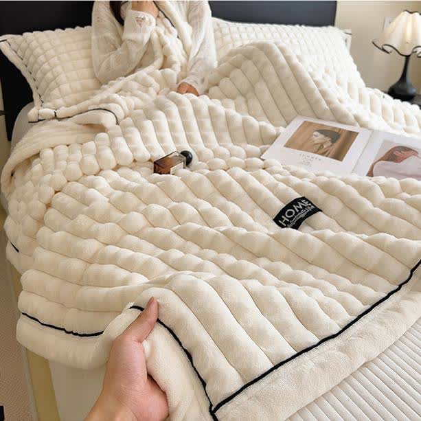 Miękki koc polarowy w kratę do użytku całorocznego