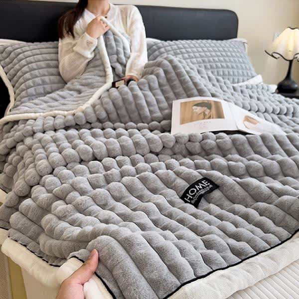 Miękki koc polarowy w kratę do użytku całorocznego