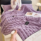 Miękki koc polarowy w kratę do użytku całorocznego