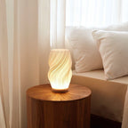 Elegancka lampa stołowa LED z wzorem fal