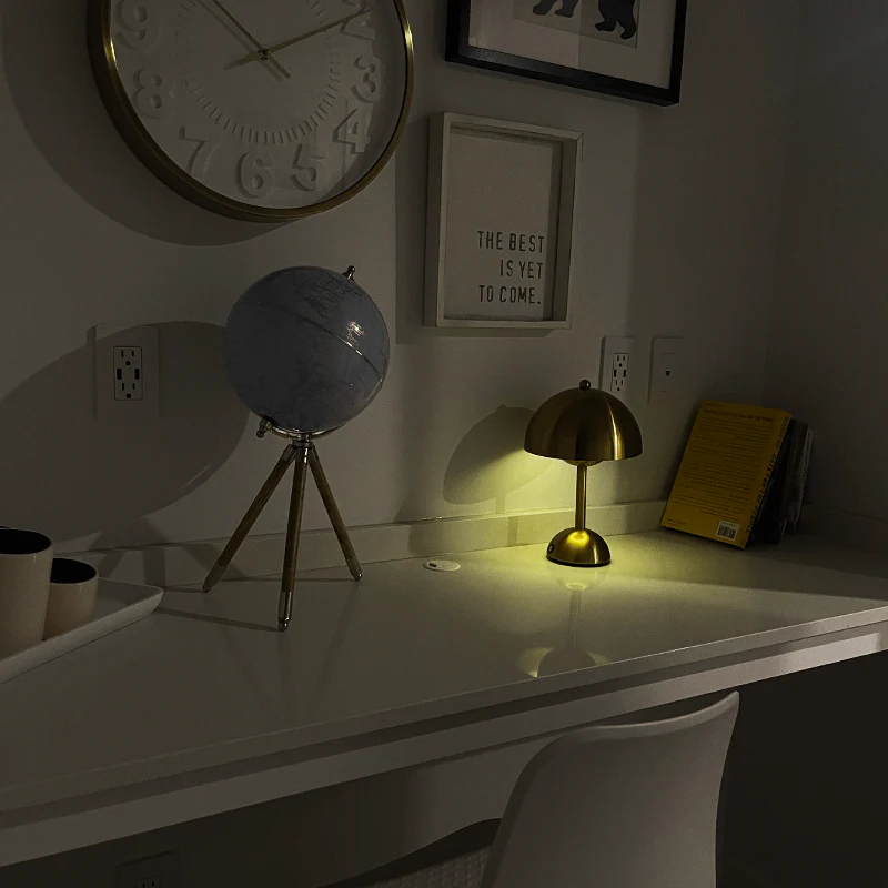 Bezprzewodowa lampka stołowa LED z metalu – stylowa i nowoczesna