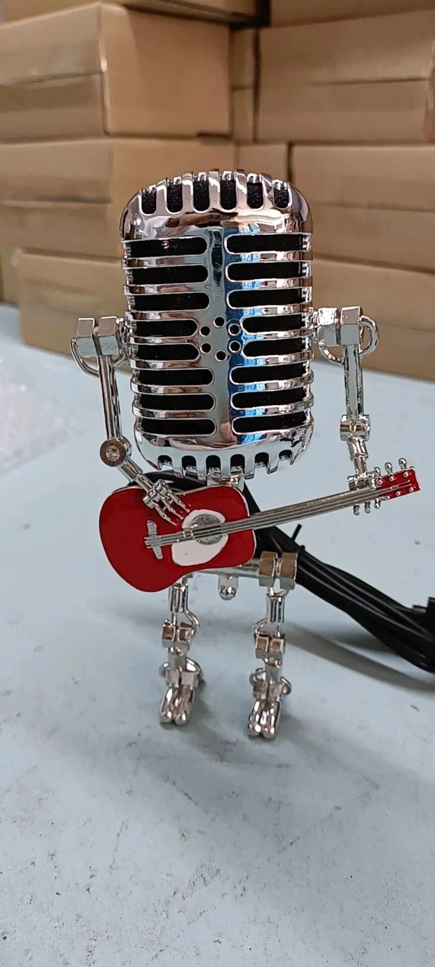 Lampa Robot Mikrofon z Gitarą - Designerska Lampa Stołowa LED z Regulacją Jasności