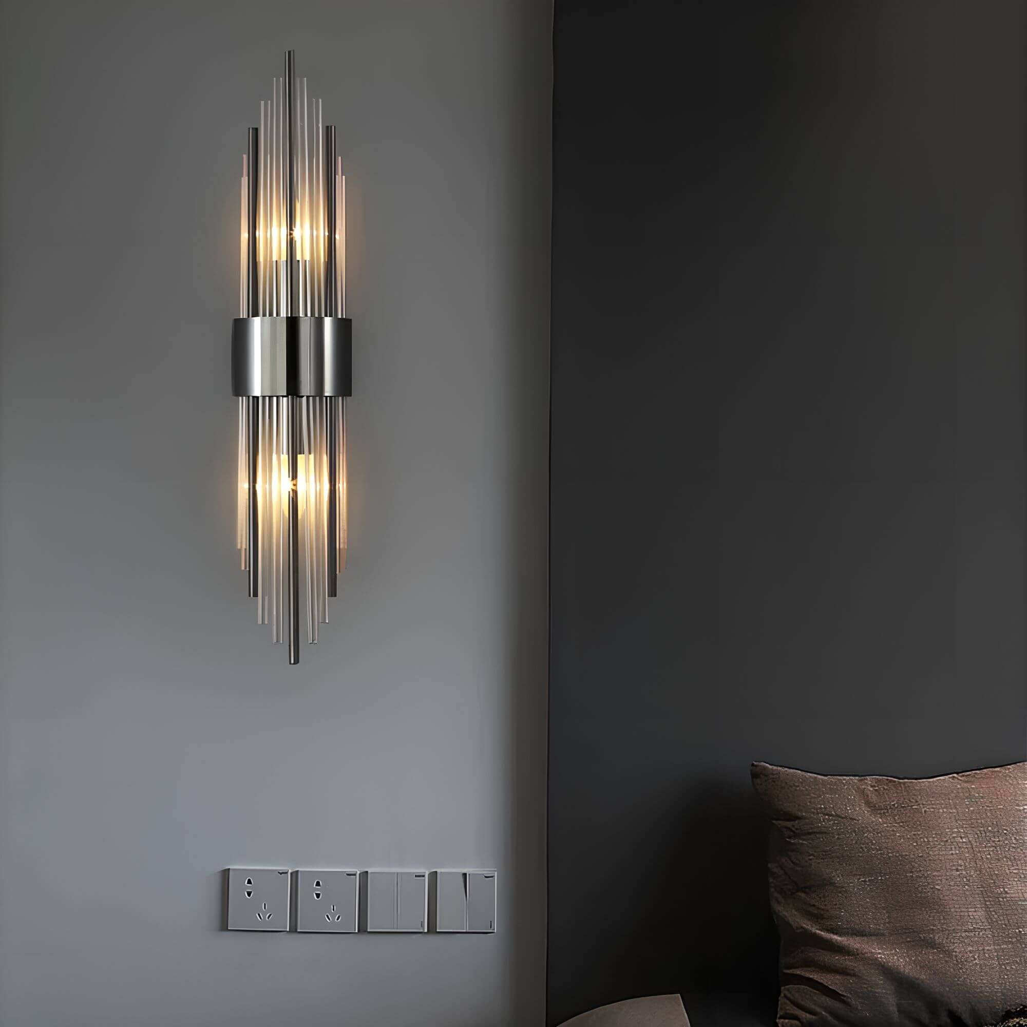 Lampa ścienna z kryształowymi elementami do wnętrz