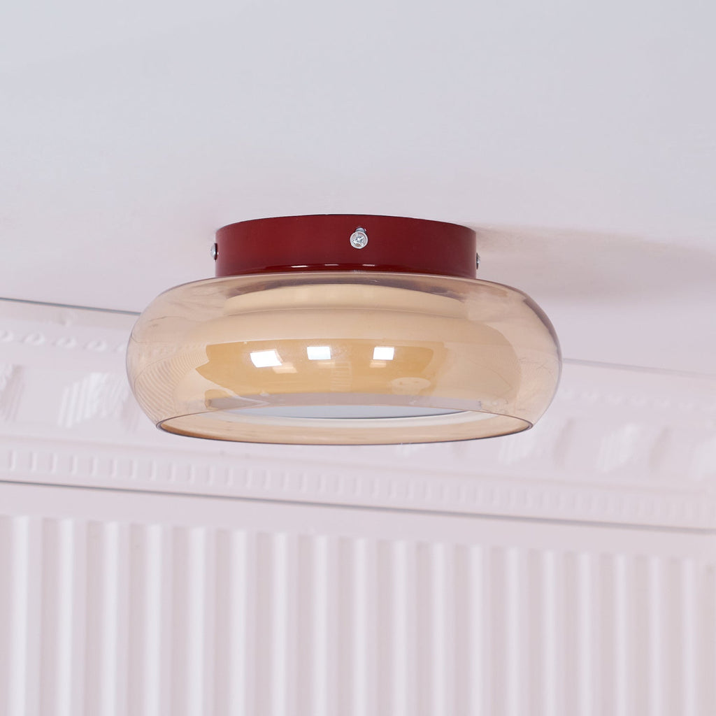 Plafon Sufitowy z Kloszem Szklanym w Kolorze Koniaku i Akcentem Czerwonym