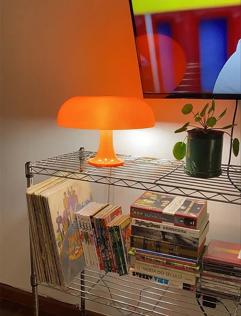 Przenośna lampka LED „Grzybek” – stylowa, bezprzewodowa i ładowalna