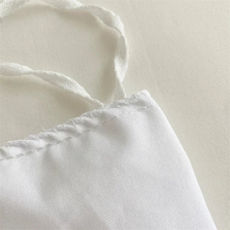 Miękka pościel z falbanką i haftowanym kwiatowym wzorem