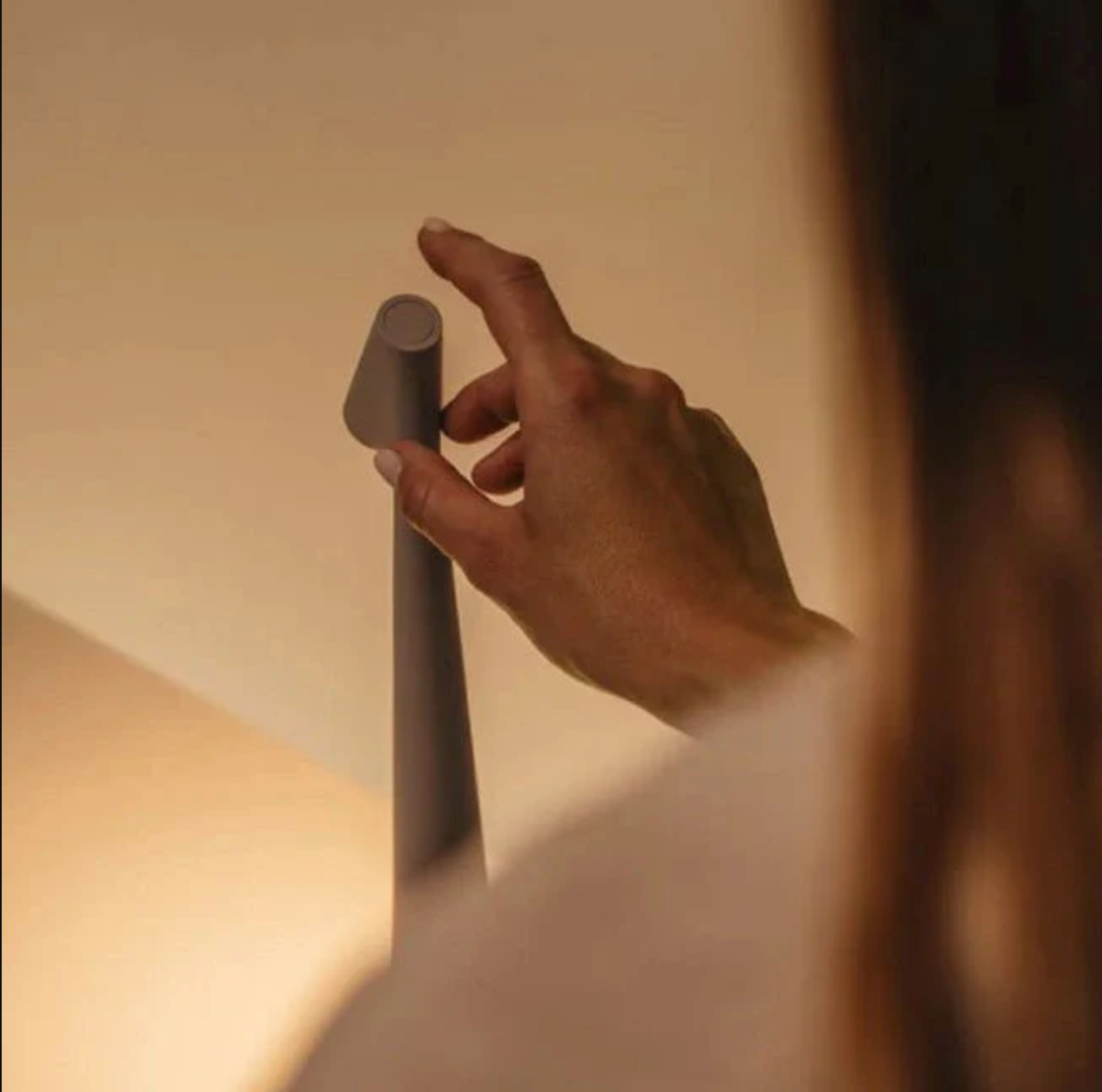 Lampka Stołowa w Stylu Nordic Minimalist – Bezprzewodowa LED