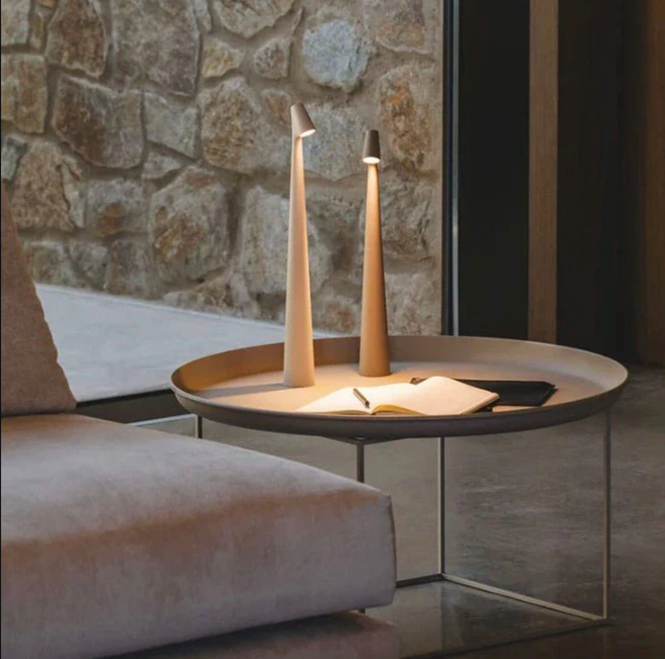 Lampka Stołowa w Stylu Nordic Minimalist – Bezprzewodowa LED