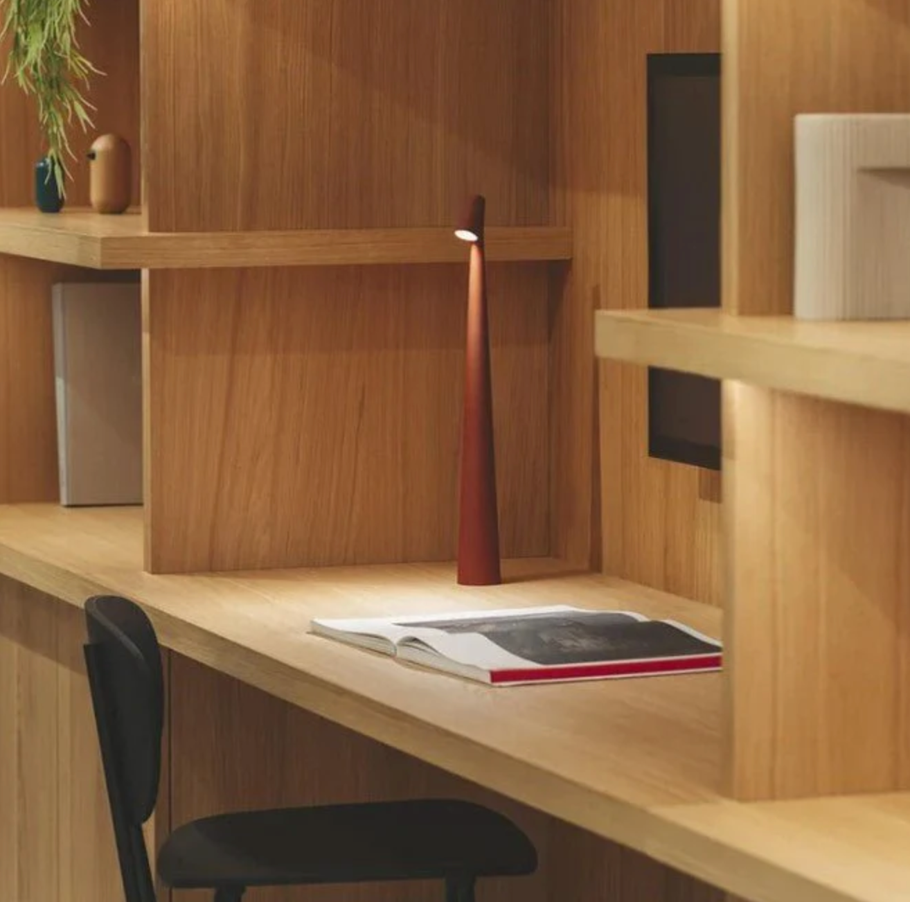 Lampka Stołowa w Stylu Nordic Minimalist – Bezprzewodowa LED