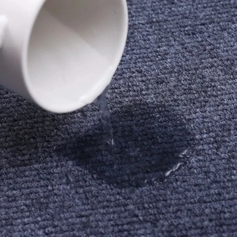 Duża mata pod krzesło biurowe – trwała ochrona podłogi przed zarysowaniami