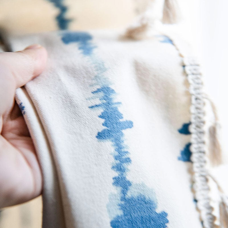 Biało-niebieskie zasłony w wzór EKG z bawełny i lnu